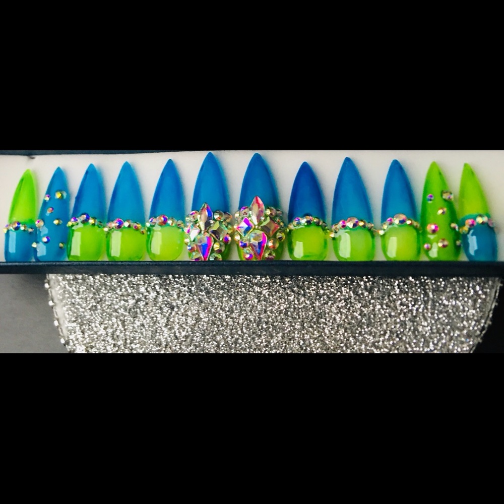 Green Apple Smurfette Nails Size Small (2,5,4,6,9)